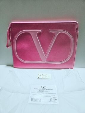 Valentino Garavani Pochette D'ordinateur Rose / Pink Laptop IPad Computer Pouch